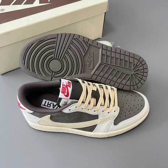 Travis Scott X Air Jordan 1 Retros Low OG Reverse Mocha - Picture 2 of 9